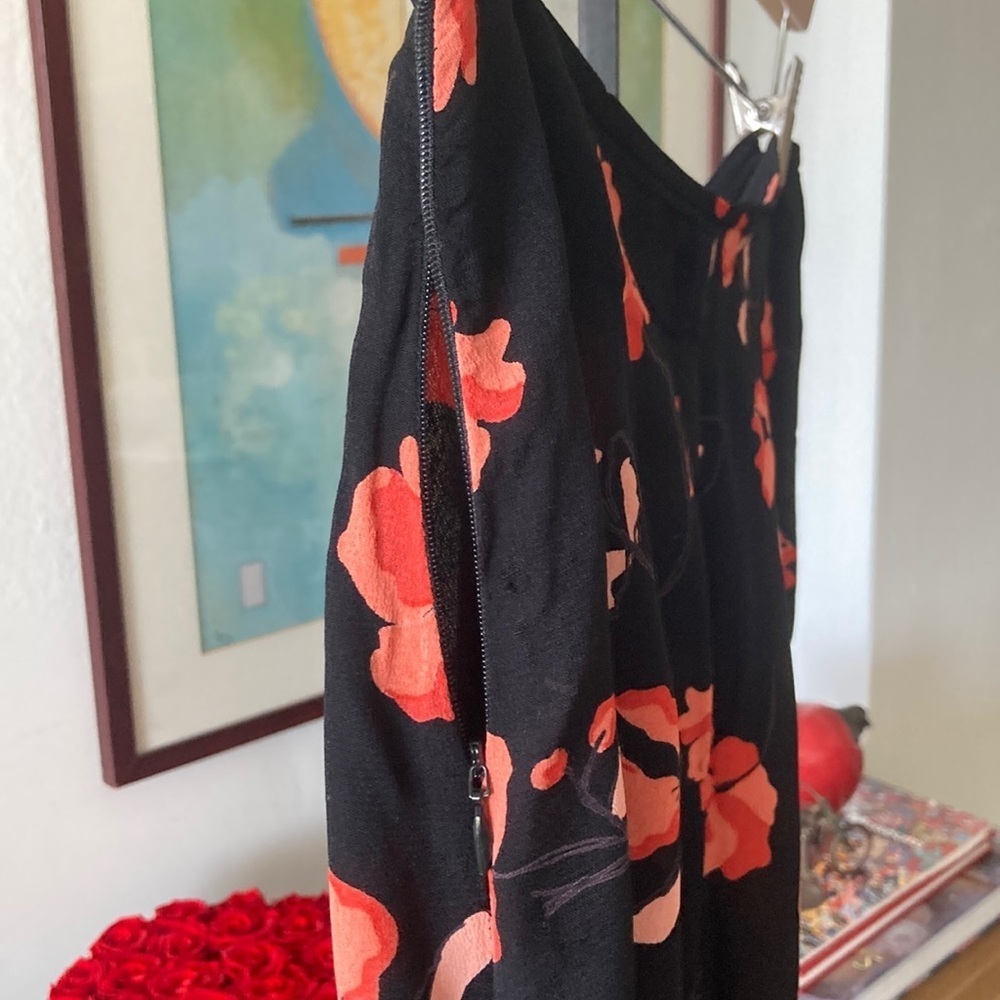 Flynn Skye Black and Red Floral Cropped - Picture 2 of 2
